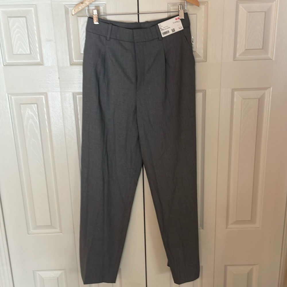 NWT Uniqlo wide leg pleated trousers, grey, size M